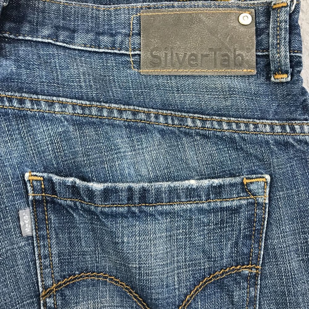 Vintage Levi’s Silver Tab Boot Blue Denim Jeans Size 36x30 Medium Dark Wash - Picture 9 of 10